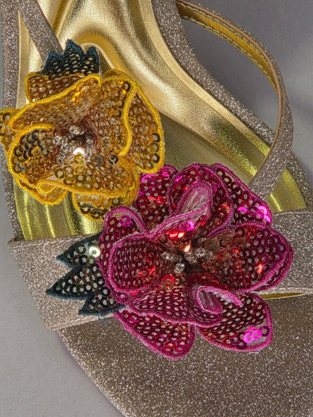 Jessica Simpson Nivory 3D Floral Embellished Sandals (Gold) - Size 7.5 M - Picture 2 of 10